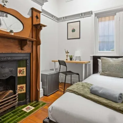 Kensington Room - Central & Affordable Hotels near Green Square