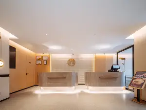 Baina Hotel (Lijiang Gucheng District Dashuiche)