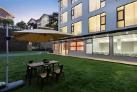 Lanxin · LANXIN Luxury Wild Swimming Pool Resort Hotel (Sanqingshan East Jinsha Cableway) - С баром