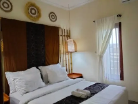 Villa New D'Bamboo by Plesirhatiyogja