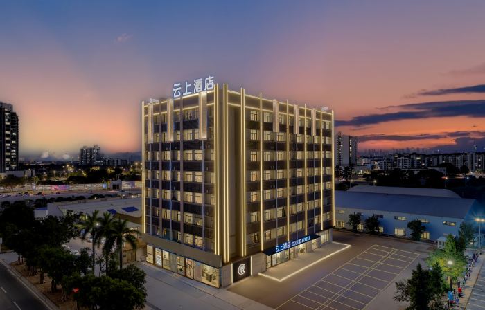 CLOUD HOTEL(HESHANG CITY OF CENTENT)