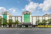 Echarm Hotel (Zhongxiang Railway Station Mochou Lake Road) - parking