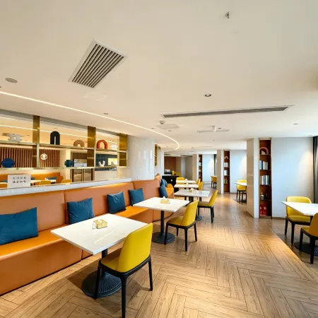New Joy Hotel (Internatial Trade Spring Department Store Shopping)