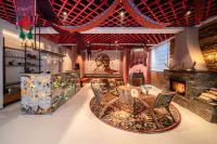 Zhaosu Shanzhichuanxingma Themed Vacation Apartment - bar