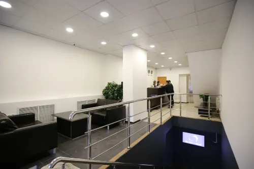 Altai Business Hotel - parkir