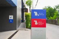 Blue Hippo Hotel - parking