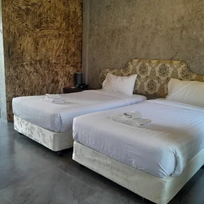 THE AIYARARIN RESORT Отели рядом с достопримечательностью «Ват Чуламани»