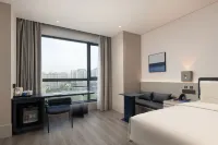Xuzhou Yunlong Wanda Medical University Residence Hotel - parking
