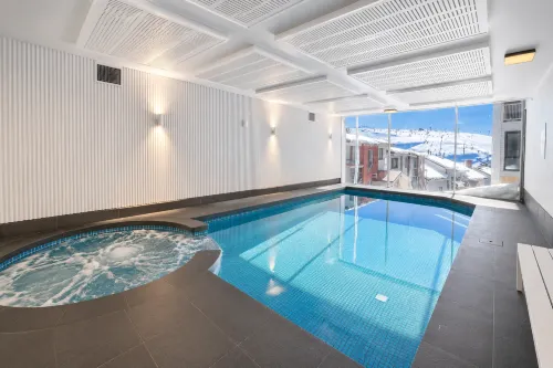 Hotham Central Ski Out Studio w/ pool, spa & sauna - ที่มีสระว่ายน้ำ
