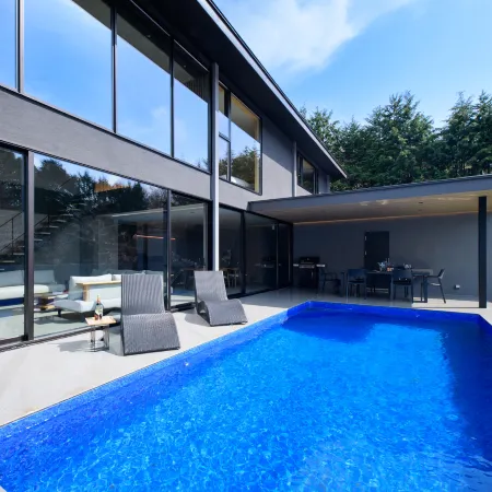 Luxury Hakone Villa: Private Onsen, Sauna & Pool