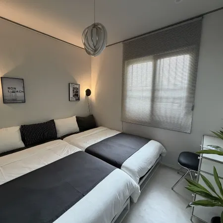 Gwangalli 10min | Free Parking | Queen 1 + Super Single 2 | Quiet Stay | Free Luggage Storage | 1F
