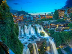 十二城·瀑上仙·280度觀瀑星空雲宿（芙蓉鎮景區內大瀑布店）