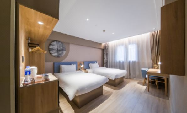 Homeinn · neo Hotel (Zhengzhou Railway Station Erqi Square Metro Station)