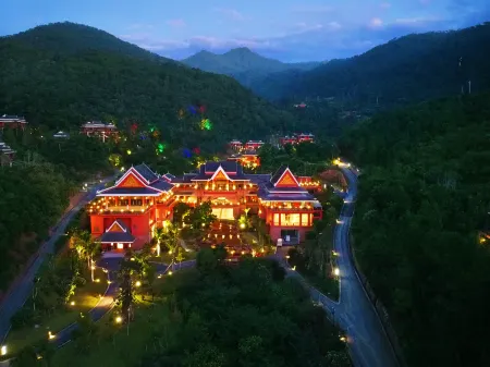 Jinggu Mangka Xikang Yunshe Wellness & Resorts Отели рядом с достопримечательностью «Mengwozongfu Temple»