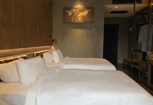 HH 호텔 & 스카이 바