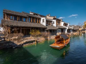 Puyuan fashion ancient town theme inn