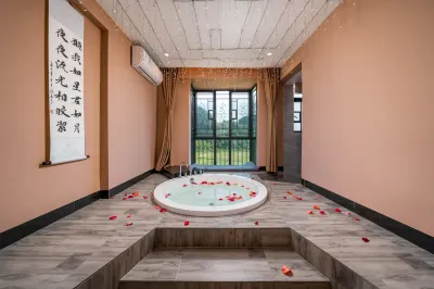 英西峯林走廊緣曦日式風呂民宿 鄰近英西峯林洞天仙境-民俗文化街的酒店