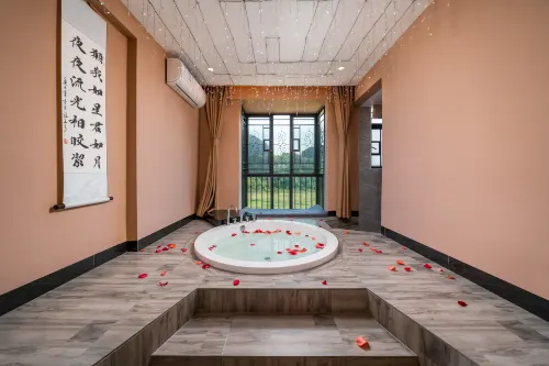 Jiulong Fenglin Xiaozhen Yuanyu Wensu (Yingxi Fenglin Corridor) - Lãng mạn