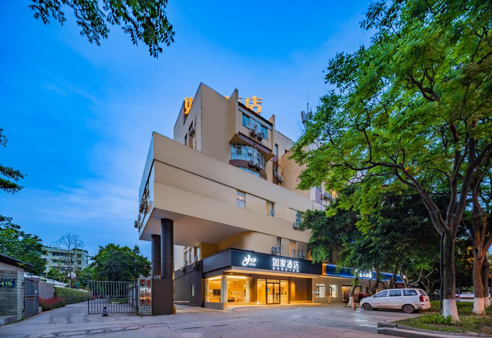 Homeinn Hotel (Leshan New Plaza Jiaxing Road Food Street) - Housity