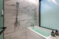 Ibis Styles Hotel (Ruili Jiegao Border Trade Zone Branch) - Hot Springs