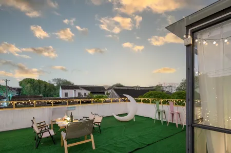 Daizheba Hostel Отели рядом с достопримечательностью «Hongyin Shanfang Resort»