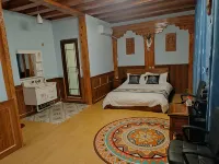 Batang Xiangjuge Hot Spring Homestay