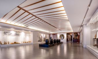 Maoming Nanyue Impression Hotel (1959 Wenchuang Street High Speed Railway Station)