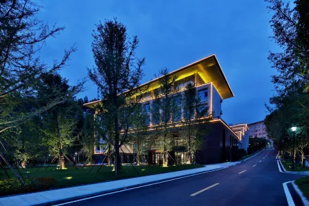 Zijing Hotel (Jingdezhen China Ceramics Museum) Отели рядом с достопримечательностью «Moon Lake Scenic Area»