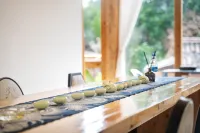 Zhaoxing Dong Village at that time, flowers blossoming, live music, courtyard homestay - sarapan