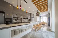 Floral Hotel·Color Island Resort Hotel (Evergrande Venice on the Sea) - ที่มีบาร์