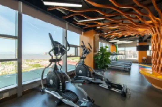 Zhuhai L Hotel （Gongbei Port High-speed Railway Station） Hotels in Zhuhai