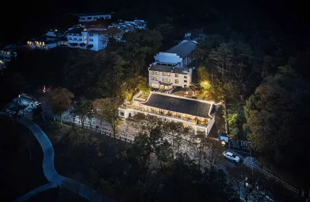 Shexian Yongshe B&B Отели рядом с достопримечательностью «Zheng's Ancestral House of She County»