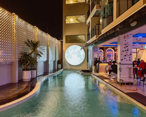 Ratri Hotel Phuket Old Town Hôtels à proximité de : Khao Rang