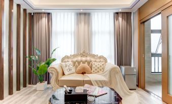 Qingcheng Smart Apartment (Zhuhai Gongbei Zhong'an Plaza)