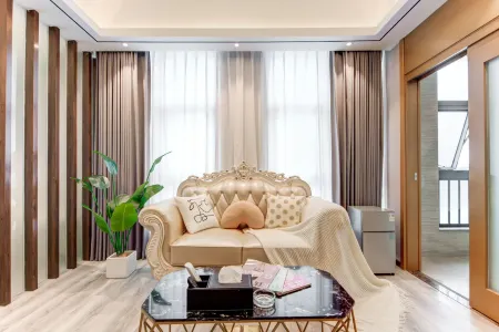 Qingcheng Smart Apartment (Zhuhai Gongbei Zhong'an Plaza)