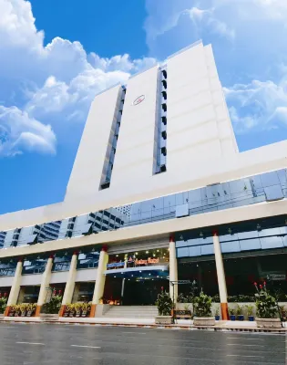 Asian Hotel - موقف سيارات