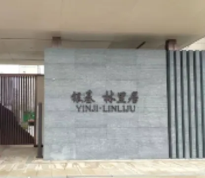 Sparkle Inn (silver base animal kingdom)