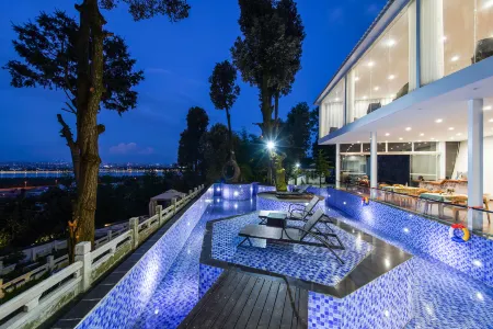 Xishan No.9 Forest Hot Spring Resort Mountain House