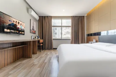 Durian Candy Select Hotel (Zhenjiang South High-speed Railway Station) Hotellit kohteessa Dantu District