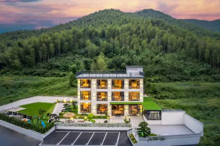 Anji Xuchenyin Wangzhu Guanshan Light Luxury Holiday Villa Meisu (Anji Yunshang Grassland Store) Отели рядом с достопримечательностью «Jiulongxia Scenic Area»