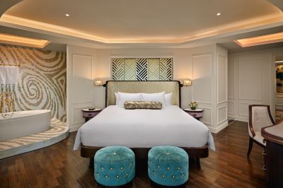 デラックススイート(キング)(エグゼクティブラウンジアクセス) ホテル ロイヤル ホイアン Mギャラリーの写真