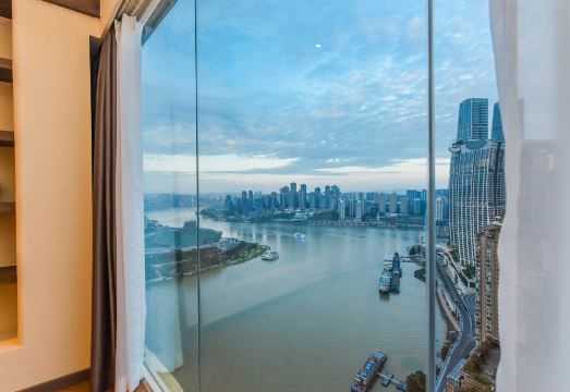 샨 호텔 리버뷰 창가