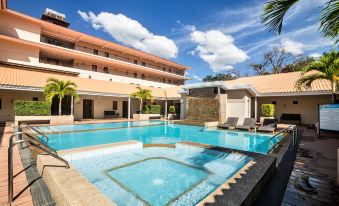 Court Meridian Hotel & Suites