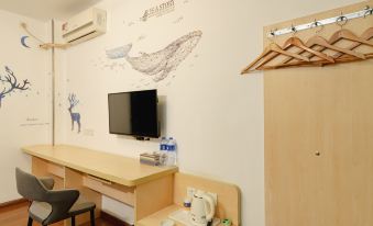 7Days Inn Hotel (Jiangmen Qimingli Square 33 Xu Street)