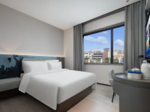 Guangzhou Panyu Bridge Light Residence Hotel Hotels near Guangzhou Panyu Dalong Middle School