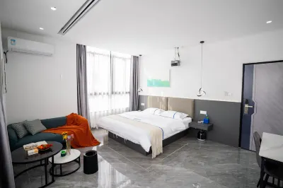 Baiyan nice Cinema Meishu (Xiamen North Railway Station Overseas Chinese University Branch) Hotels near Huaqiao University