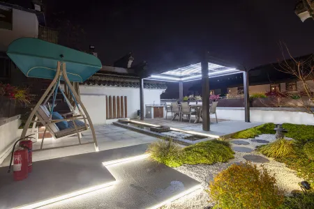 Echarm Hotel (Nanjing Fuzimiao Subway Station) Отели рядом с достопримечательностью «CPC Nanjing Committee Party School»