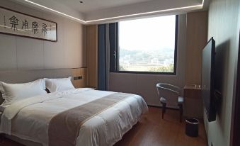 Twin Peaks Polytechnic College Hotel