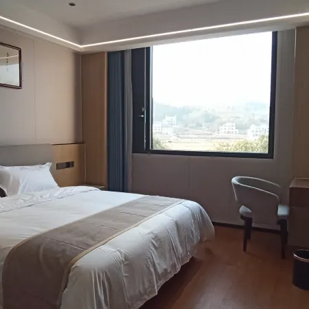 Twin Peaks Polytechnic College Hotel