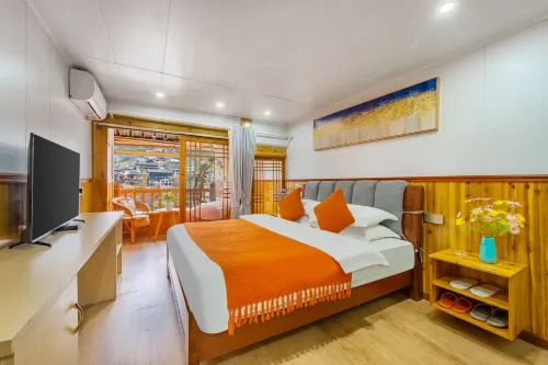 Huayiyuan Panoramic Homestay (Xijiang Qianhu Miaozhai Observation Deck)